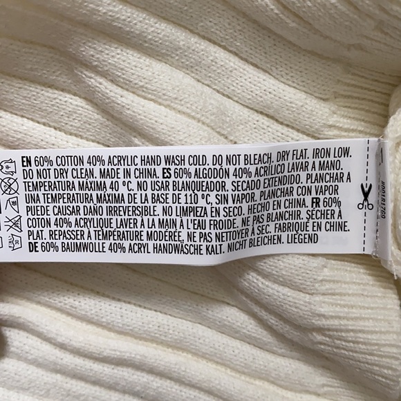 Ribbed Fitted Crop Top - Picture 3 of 3